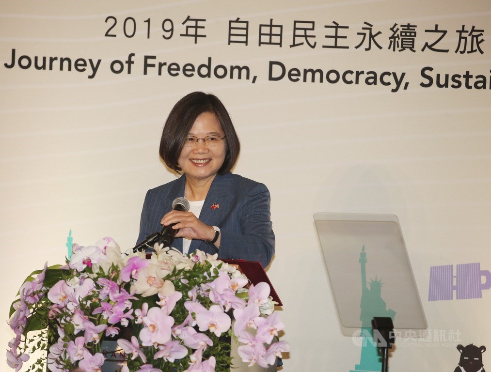總統蔡英文展開自由民主永續之旅出訪友邦,去程過境紐約,12日(當地時間)出席主流暨僑界人士晚宴。中央社記者張新偉紐約攝 108年7月13日