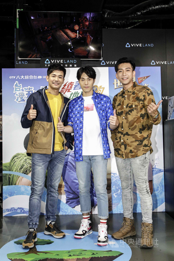 八大綜合台全新外景節目「繞著地球跑」15日在台北舉行記者會,轉戰外景節目主持的前主播劉傑中(左)出席表示,外景節目所遇到的驚險與刺激,絕非節目效果。(八大電視提供)中央社記者陳秉弘傳真 108年7月15日
