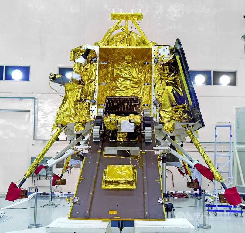 印度太空研究組織(ISRO)15日晨原訂發射月球飛船二號,進行月球南極的探測任務,因技術故障而取消。圖為月球飛船二號所屬月球探測器「普拉岡」。(印度太空研究組織提供)中央社記者康世人新德里傳真 108年7月15日