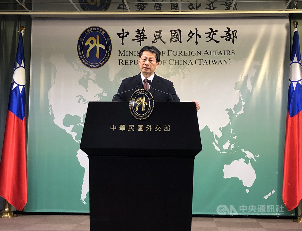 總統蔡英文正訪問友邦,媒體報導指中國國防部主動宣布將在東南沿海軍演。外交部發言人李憲章16日呼籲外界不要做過度揣測。中央社記者侯姿瑩攝 108年7月16日