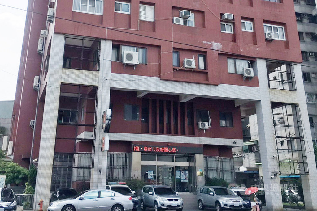 台南市永康警分局復興派出所一名26歲的羅姓男員警,16日上午被同事發現在派出所7樓體技訓練場疑自縊不治。圖為復興派出所外觀。(請珍惜生命。自殺防治專線(24小時):0800-788-995;生命線:1995。)中央社記者楊思瑞攝 108年7月16日