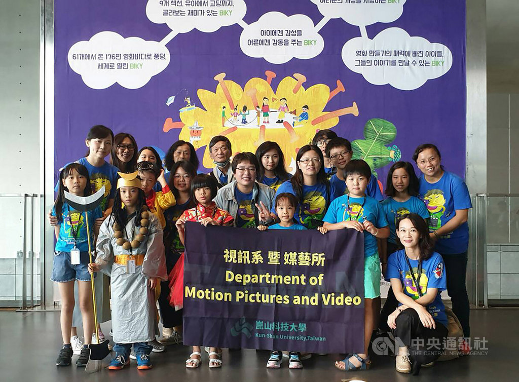 崑山科技大學師生帶領雲林國小學童拍攝短片「藝閣西遊記」,成功入圍多個國際影展,還奪得澳洲國際兒童影展首獎。(學生提供)中央社記者張榮祥台南傳真 108年7月18日