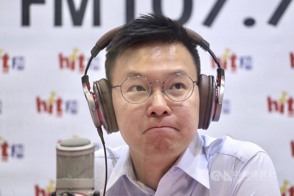 民進黨副祕書長林飛帆18日接受台北之音廣播節目專訪,談到加入民進黨擔任副秘書長職務的心路歷程。中央社記者吳翊寧攝 108年7月18日
