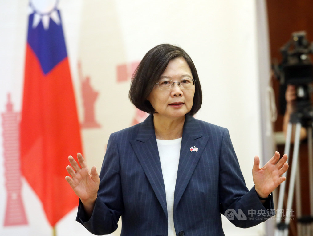 總統蔡英文20日(當地時間)與媒體茶敘表示,2020總統大選,台灣選民會聚焦在國家的未來,尤其是民主自由的生活方式是否可以持續下去,她覺得2020的選戰是一個價值制度與生活方式的選擇。中央社記者張新偉丹佛攝 108年7月21日