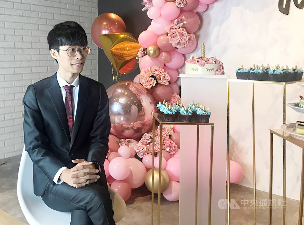 台灣青年吳哲宇今年參加全球知名氣球公司Qualatex舉辦的創意氣球大賽,拿下全球冠軍,23日在台北接受媒體聯訪,分享投身氣球創作以來的心路歷程。(吳哲宇提供)中央社記者陳怡璇傳真 108年7月23日