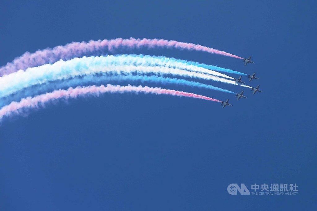 空軍花蓮基地將於8月10日上午9時至下午4時開放,圖為去年7月台東志航基地開放前雷虎小組預演校閱。(資料照片) 108年7月23日