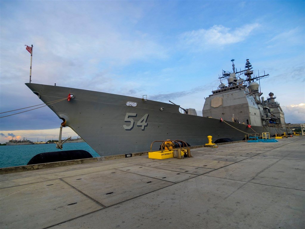 美軍一艘作戰艦25日自台灣西南海域,由南向北航經台灣海峽;據了解,此艘作戰艦為安提坦號。(圖取自facebook.com/USSAntietam)