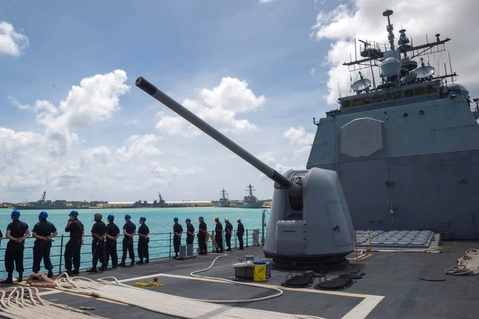 美軍一艘作戰艦25日自台灣西南海域,由南向北航經台灣海峽;據了解,此艘作戰艦為安提坦號。圖為安提坦號外觀。(圖取自facebook.com/USSAntietam)