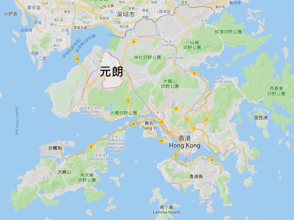 元朗(紅框處)位於香港新界,21日晚間,一批穿著白衣服的男子以木棍,無差別襲擊在香港元朗西鐵站的乘客,造成數十人受傷。(圖取自Google maps網頁google.com.tw/maps)