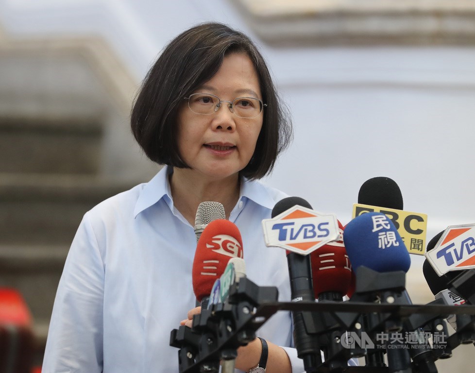 近期香港反送中集會引起動盪,總統蔡英文28日指出,如果守護中華民國就是守護民主自由,為何香港人爭取自由民主時,不曾聽到國民黨有任何支援聲音。(中央社檔案照片)