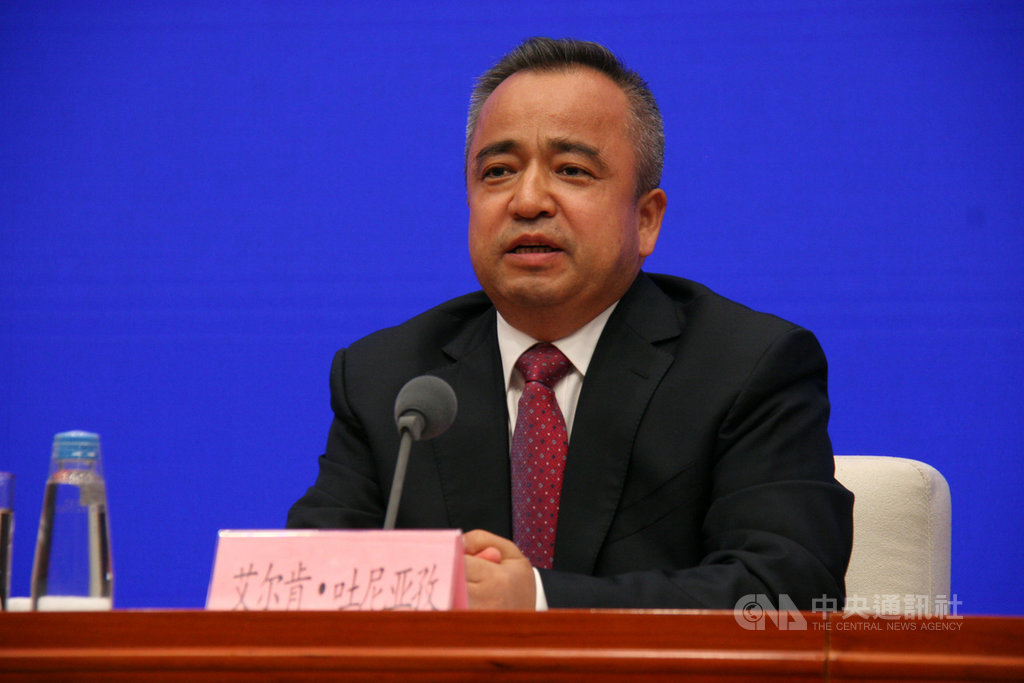 對於「再教育營」,新疆自治區副主席艾爾肯.吐尼亞孜坦言,按照規定,學員在機構內「不得從事宗教活動」,「但他們回到家中就可以了」。中央社記者繆宗翰北京攝 108年7月30日