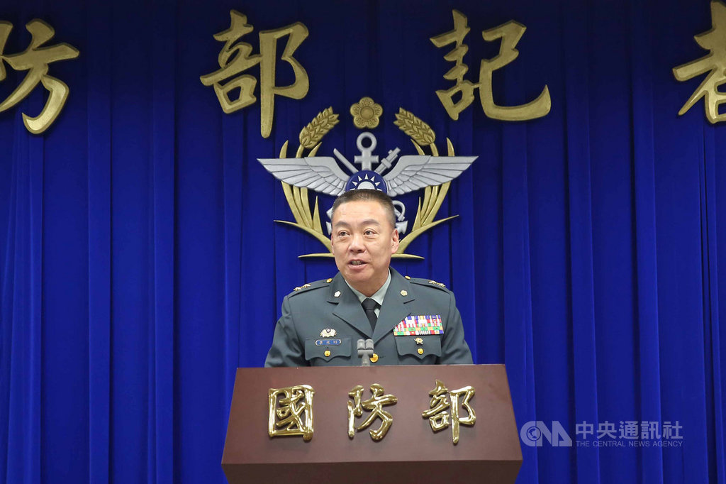 國軍29日至30日在九鵬基地執行精準彈藥射擊。國防部訓次室次長李兆明中將表示,此次將試射12類、117枚精準彈藥。中央社記者游凱翔攝 108年7月30日