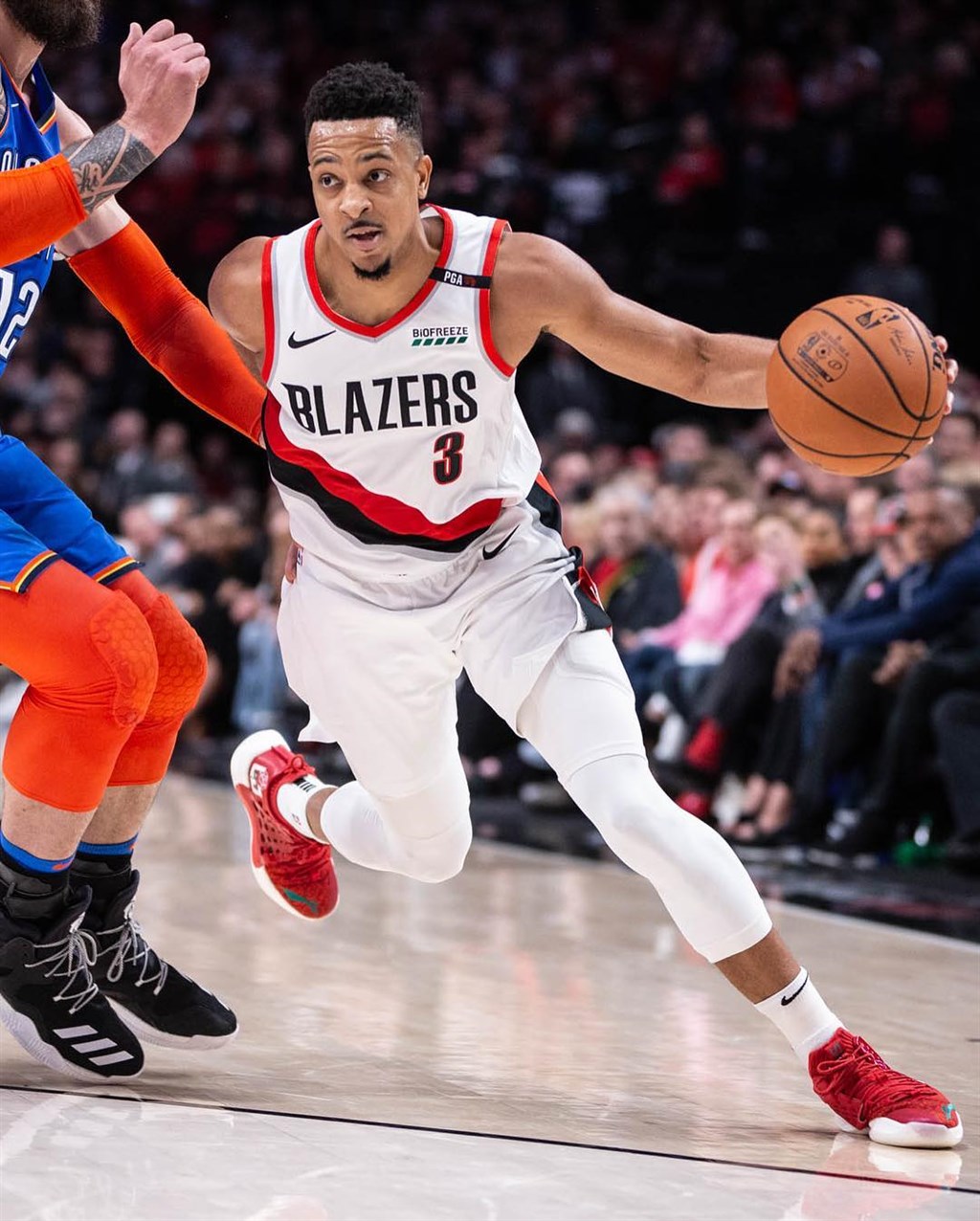 美國職籃NBA波特蘭拓荒者以3年1億美元(約新台幣31.33億元)延長合約,留住後衛麥卡倫。(圖取自facebook.com/OfficialCJMcCollum)