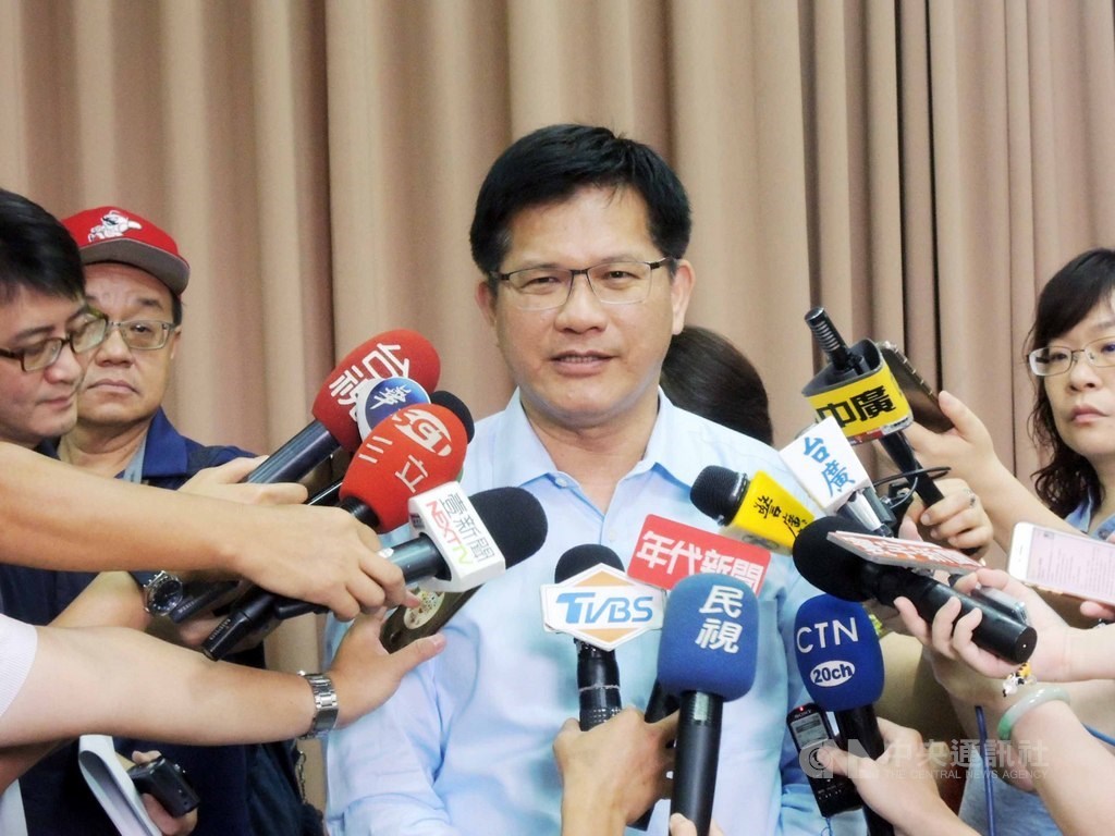 交通部長林佳龍3日接受媒體專訪強調,「國安局私菸案」這件事一切都不能隱瞞。(中央社檔案照片)