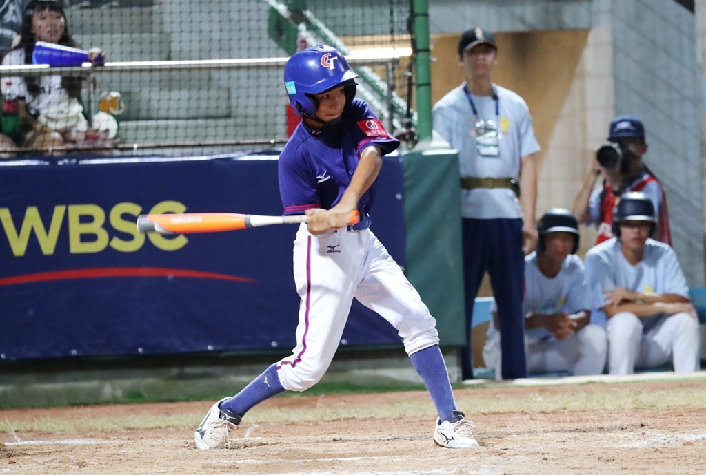U12世界盃少棒錦標賽冠軍戰,中華隊4日晚間與日本隊交手,中華隊陳楷升投打俱佳,先發5局無失分、6局開轟,率隊以4比0拿勝。中央社記者張皓安攝 108年8月4日