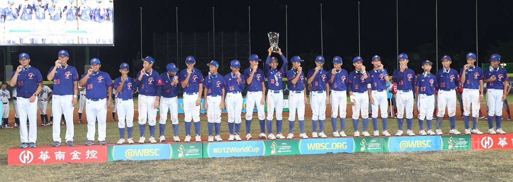 U12世界盃少棒錦標賽冠軍戰,中華隊4日晚間迎戰日本隊,最終以4比0獲勝,順利將冠軍獎盃留在台灣。中央社記者張皓安攝 108年8月4日