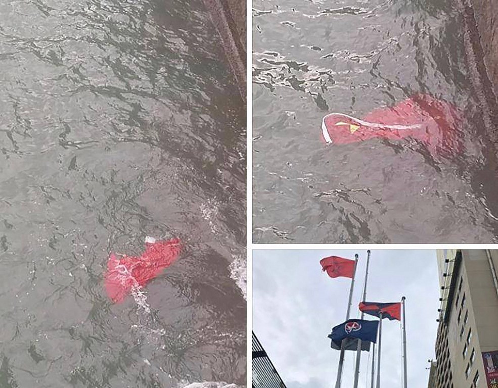 香港旺角再遊行3日傍晚出現數名黑衣示威者,降下尖沙咀海港城5支旗桿上的五星旗、丟入海中。(香港讀者提供)