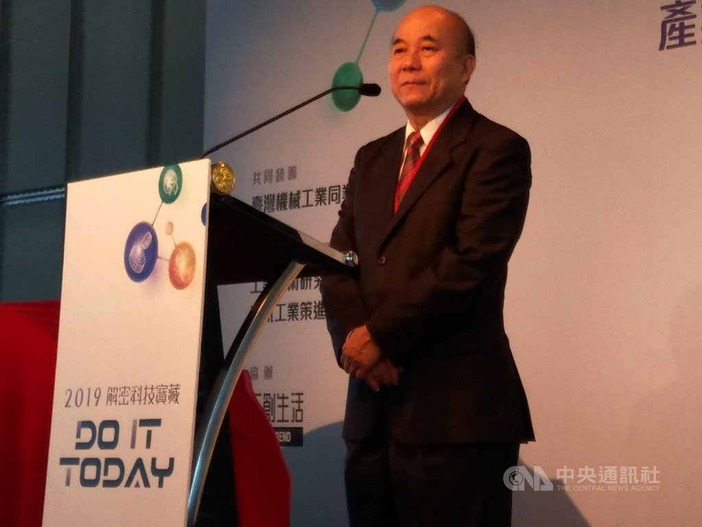 美中貿易戰演變成匯率戰,台灣機械工業同業公會理事長柯拔希認為,貿易戰會造成台灣機械業短空長多、先蹲後跳。並期望央行能適當貶值協助產業出口。中央社記者韋樞攝 108年8月6日