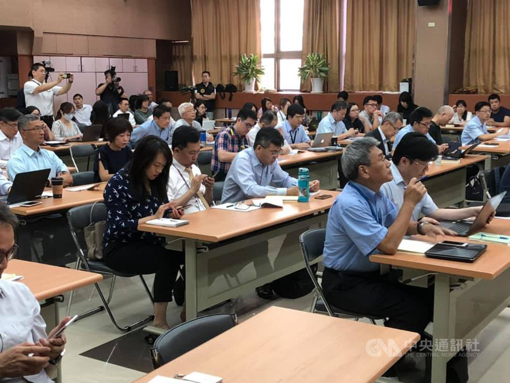 國家通訊傳播委員會(NCC)6日舉行「行動寬頻業務管理規則」修正草案說明會,攸關年底5G頻譜競標,5大電信業者均派代表出席。中央社記者吳柏緯攝 108年8月6日
