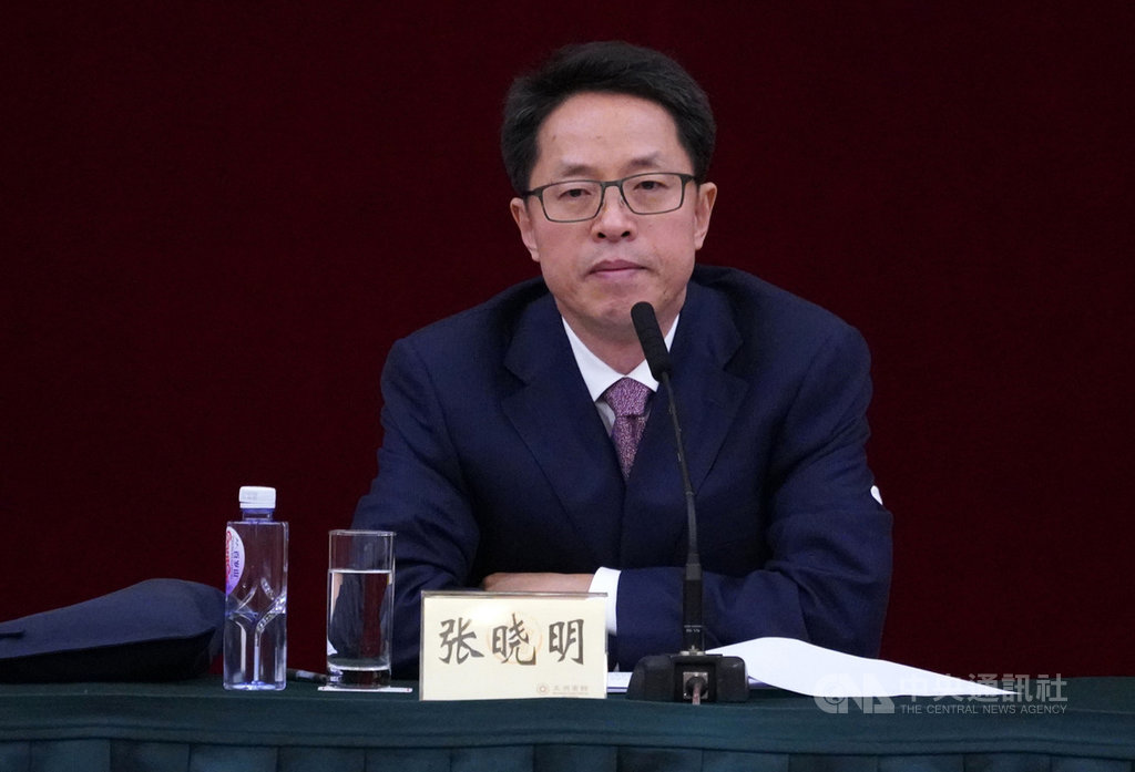 中國國務院港澳辦和香港中聯辦7日在深圳聯合召開香港局勢座談會,約500名香港社會各界人士出席。圖為港澳辦主任張曉明在大會發表講話。(中通社提供)中央社 108年8月7日