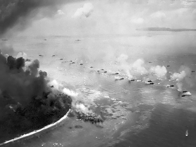太平洋島嶼曾是二次世界大戰期間的關鍵戰場,美軍與日軍當時在帛琉進行包括佩里琉戰役(圖)在內多次小規模戰鬥。(圖取自維基共享資源,版權屬公有領域)