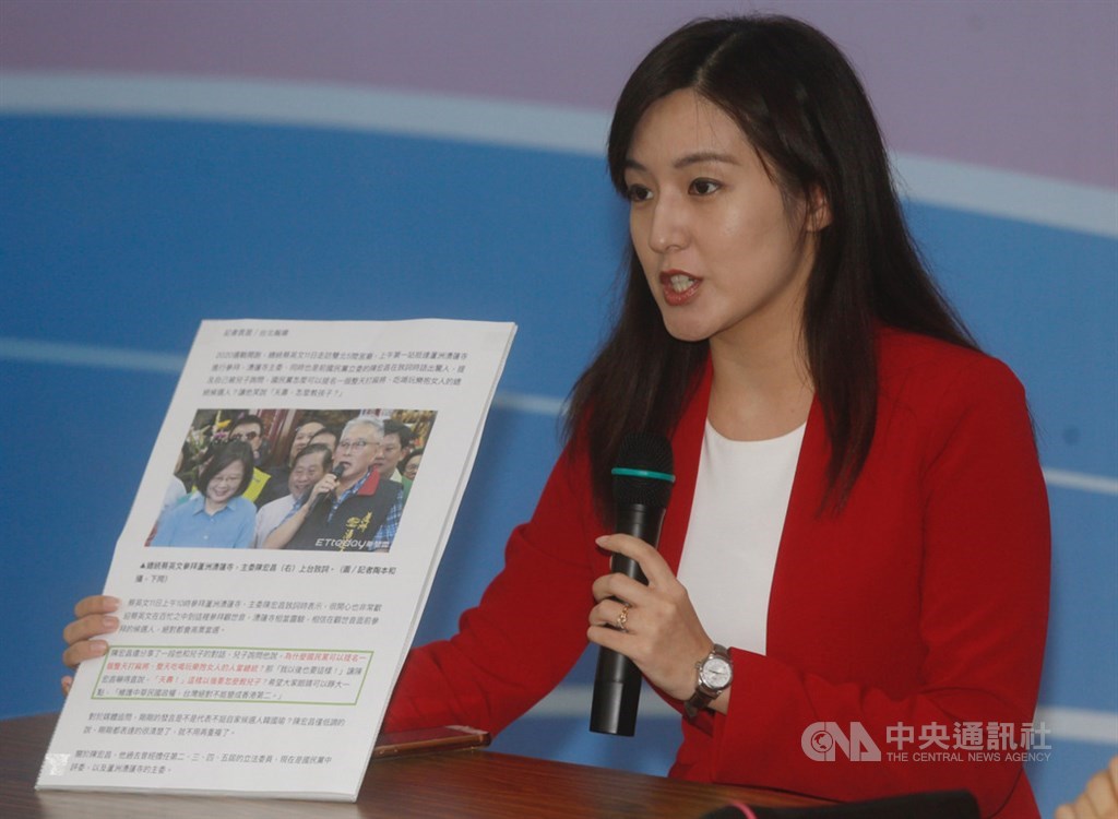 對於國民黨中評委陳宏昌說國民黨提名一個「只會吃喝玩樂抱女人」的人參選總統,韓國瑜競選總部發言人何庭歡(圖)12日下午在國民黨高雄市黨部舉行記者會表示,希望陳宏昌3天內公開道歉,否則將會採取法律途徑,而且絕不寬貸。(中央社檔案照片)