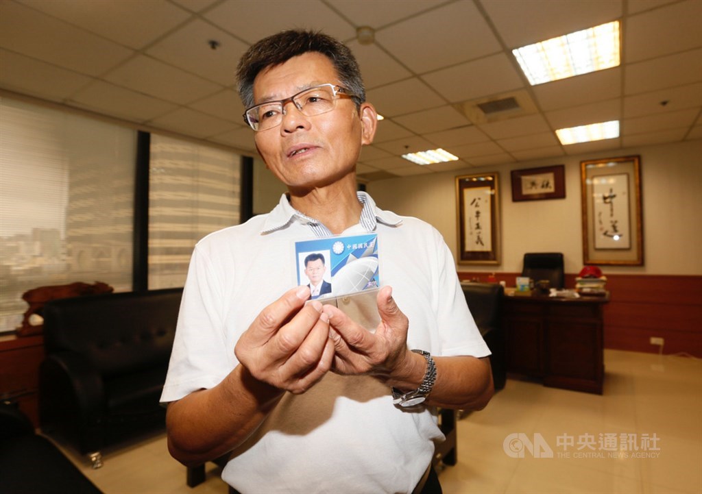 國民黨高雄市黨部考紀會15日決議開除前高雄縣長楊秋興的黨籍,楊秋興(圖)下午召開記者會,宣布繳回國民黨黨證,即日起退出國民黨。中央社記者董俊志攝 108年8月15日