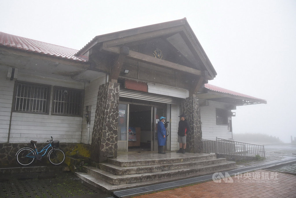 合歡山獲國際暗天協會認證,成為台灣第一座國際暗空公園,南投縣政府並規畫將昆陽停車場內原為昆陽派出所的閒置建築物,改造為多功能使用的遊客服務中心。(南投縣政府提供)中央社記者蕭博陽南投縣傳真 108年8月15日