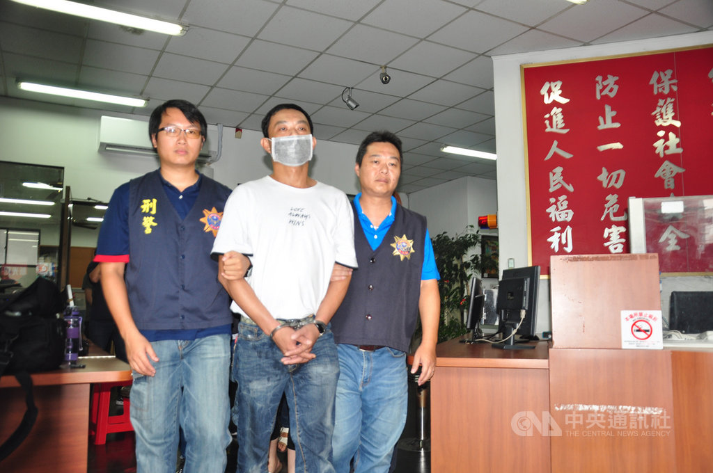 宜蘭一名蔡姓賽鴿人士7月11日遭人綁架勒贖,家屬支付新台幣500萬元贖金後平安獲釋。警方獲報後成立專案小組調查,經專案小組鍥而不捨努力,14日將涉案6名犯嫌逮捕到案全數送辦。中央社記者沈如峰宜蘭縣攝 108年8月15日