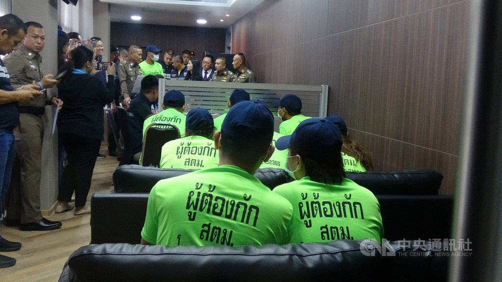 台泰警方攜手破獲電信詐騙案,14日在春武里府逮捕13名台籍嫌犯。中央社記者呂欣憓曼谷攝 108年8月15日