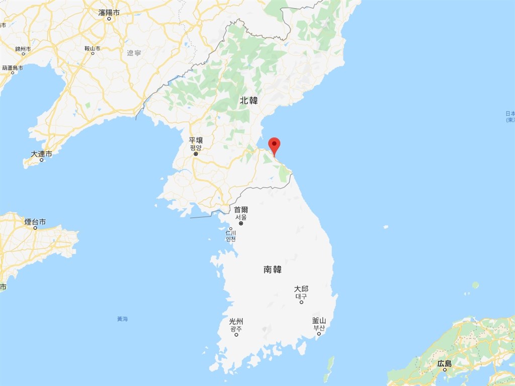 南韓軍方16日表示,北韓在江原道通川郡(標示處)附近發射兩枚不明飛行物。(圖取自google地圖google.com/maps)