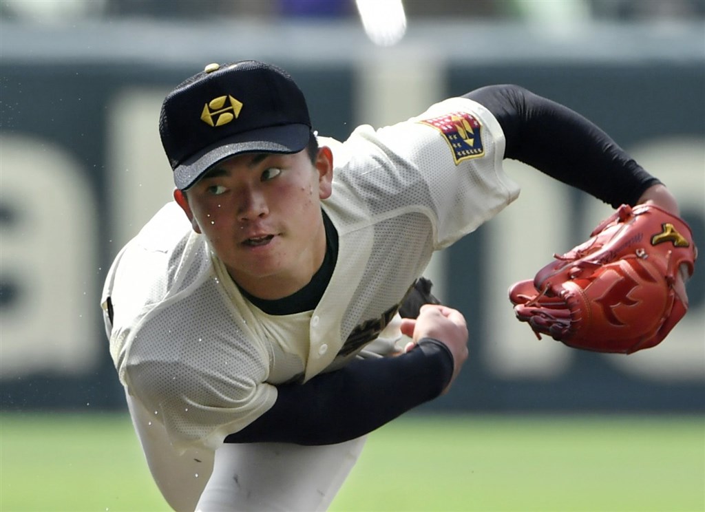 日本夏季甲子園16日進行16強賽事,作新學院高校以18比0輕取岡山學藝館高校,順利挺進8強,先發投手林勇成(圖)還飆出7.2局無安打的傑出表現。(共同社提供)