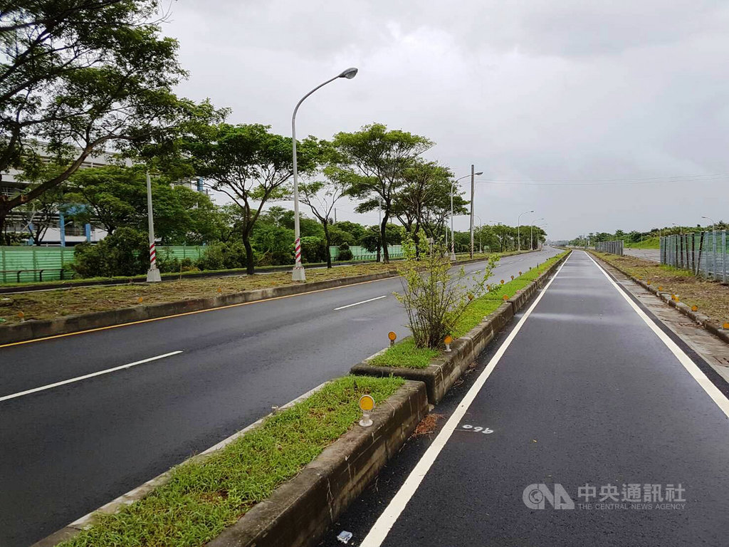 中鋼製程中副產品轉爐石用於道路上具有低磨損低、高穩定、抗滑性佳等優點,轉爐石瀝青混凝土(AC)粒料早已用於高雄市南星路、大業北路及各縣市道路鋪面。(中鋼提供)中央社記者韋樞傳真 108年8月17日