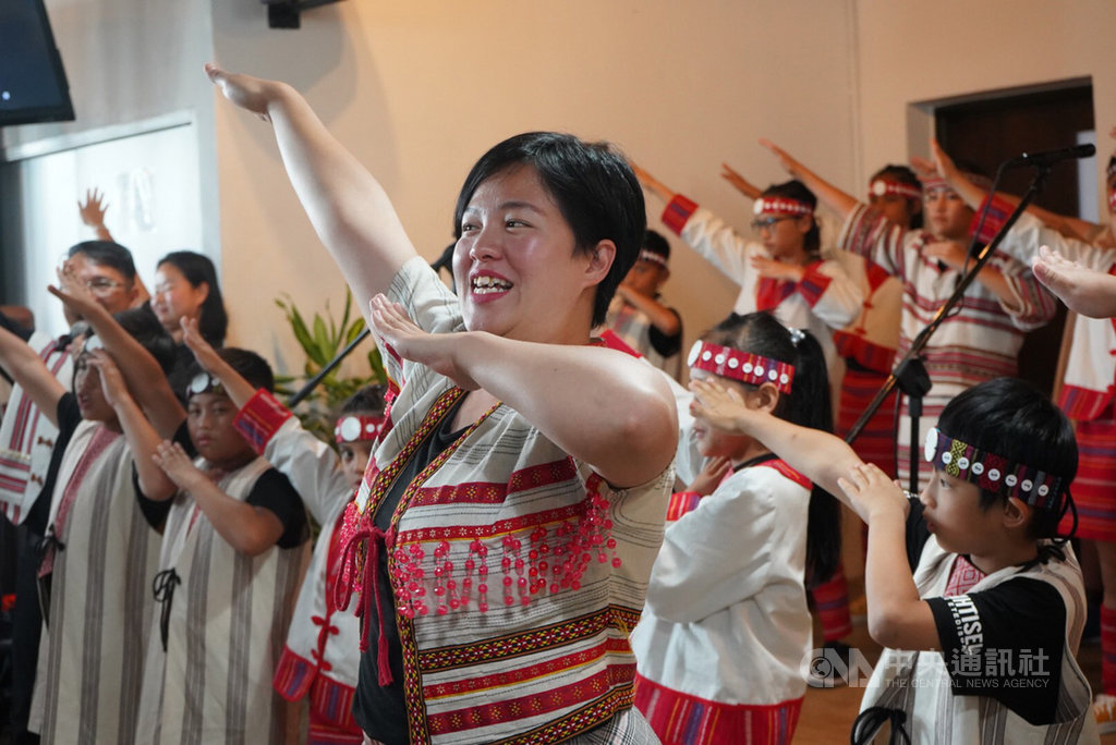 台灣兒童合唱團錦屏團隊18日下午受邀到吉隆坡演出,為現場觀眾帶來泰雅歌曲,並帶動唱,炒熱現場氣氛。中央社實習記者張廖永臻吉隆坡攝 108年8月18日