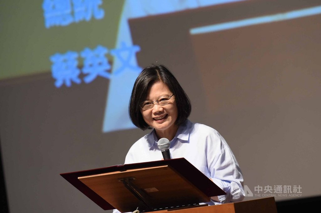總統蔡英文18日出席「2019硬頸台灣 客家峰會」開幕式致詞,她說,2020對台灣是很重要的一年;未來客家人是不是能夠繼續挺客家妹,而客家妹一定會照顧客家人。中央社記者葉素萍攝 108年8月18日