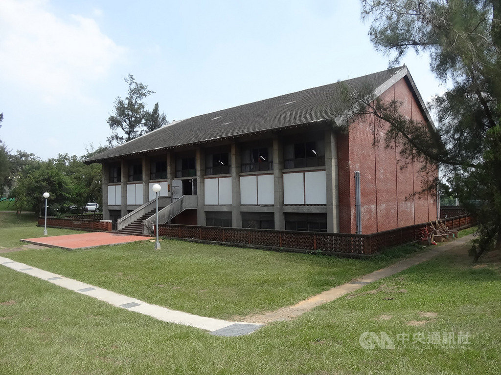 台中市文化局提出東海大學體育館整修案,已確認獲文化部私有老建築保存再生計畫補助經費,將引入民間匠師技藝,再現中西合璧的校園建築風華。(台中市政府提供)中央社記者郝雪卿傳真 108年8月19日