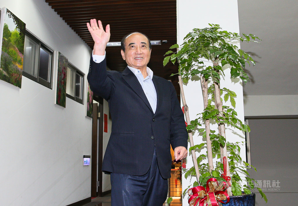 外傳前立法院長王金平(圖)與前鴻海董事長郭台銘決定要推台北市長柯文哲出來選總統,王金平19日受訪時隊對此表示,「怎麼可能」。中央社記者謝佳璋攝 108年8月19日