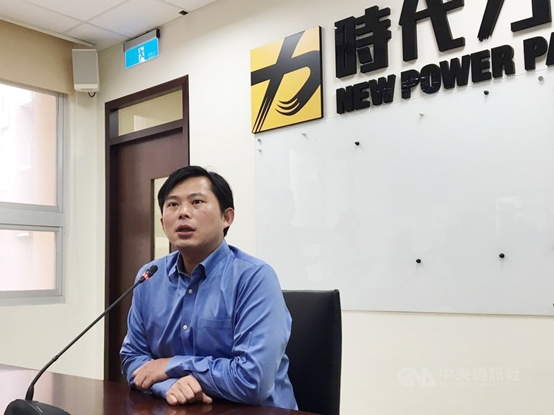 黃國昌國會辦公室表示,將推出國會辦公室主任賴嘉倫投入新北市第12選區立委選戰,等同確定黃國昌(圖)不選區域立委。(中央社檔案照片)