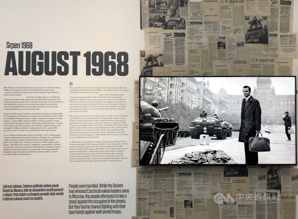 1968年8月20日至21日的深夜,蘇聯坦克進入布拉格,血腥鎮壓民主運動。圖為布拉格共產主義博物館的常設展。中央社記者林育立布拉格攝 108年8月20日
