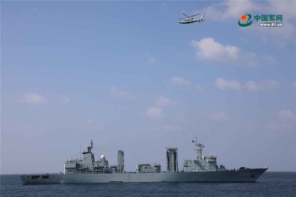 由於中國軍艦與潛艦頻頻在印太地區活動,印度與法國可能簽署海上監控協定,強化雙邊合作。圖為中國海軍補給艦太湖號。(圖取自中國軍網81.cn)