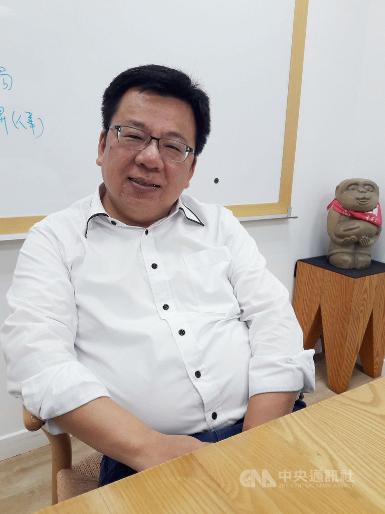 「口譯哥」趙怡翔接任駐美代表處政治組組長,國民黨立法院黨團質疑進用外派涉有違失。對此,民進黨立法院黨團書記長李俊俋(圖)20日受訪表示,外交部之前已說明非常清楚,完全依法辦理。李俊俋說,日前訪美印象,趙怡翔各方面表現不錯,在美國非常努力、非常積極。中央社記者范正祥攝 108年8月20日