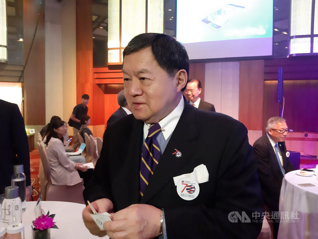 遠東集團董事長徐旭東(圖)21日在「HAPPY GO Pay點金GO未來」記者會表示,遠東集團很少參加政治,與紅藍綠黃金都無關,就是努力拚經濟。中央社記者潘智義攝 108年8月21日