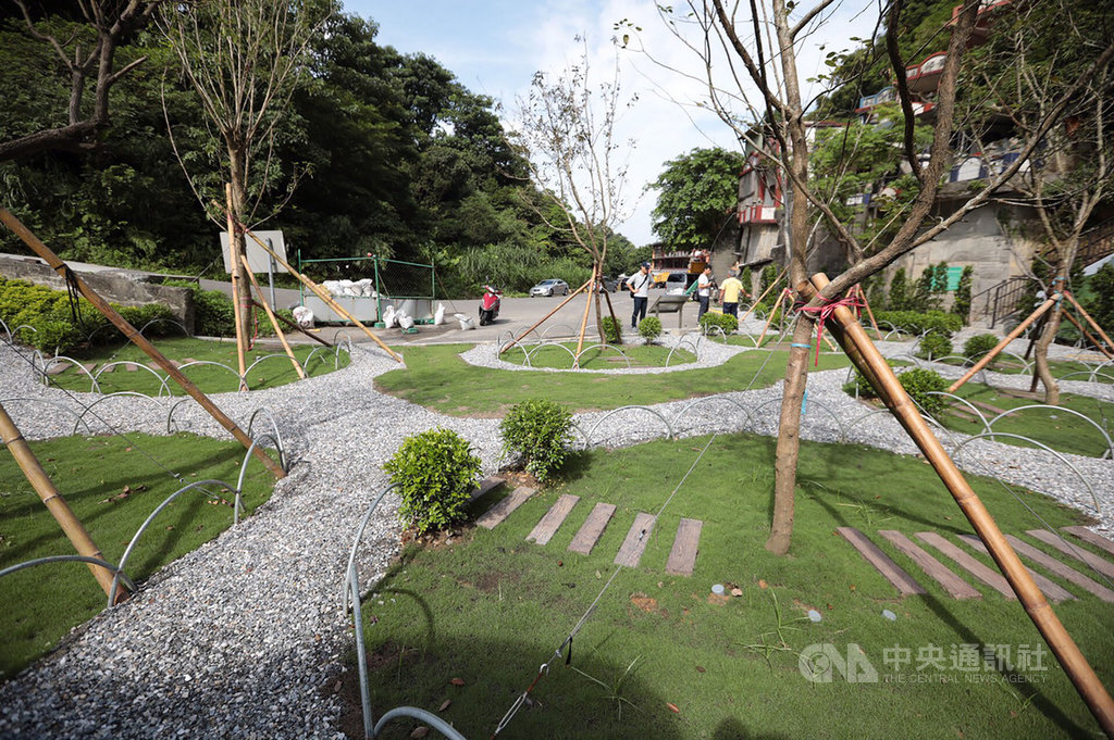 基隆市慎終追遠秋祭大典21日在南榮公墓納骨塔前舉行,市長林右昌表示,為提供市民更多元且環保的選擇,樹葬區(圖)預計在10月啟用,面積約285平方公尺。(基隆市政府提供)中央社記者王朝鈺傳真 108年8月21日
