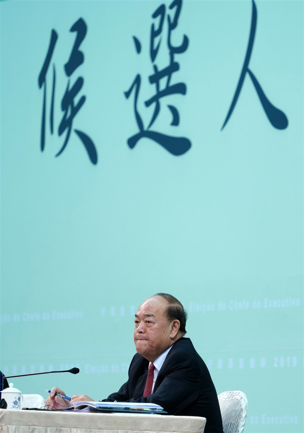 澳門25日將推舉產生主權轉移中國後的第5任特首,與北京關係密切、立場高度親中的賀一誠是唯一候選人,可望順利當選。(中新社提供)