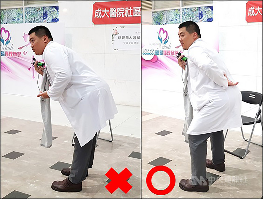 成大醫院物理治療師劉櫂緯示範刷牙時的前屈動作,應多使用「臀部」,也就是髖關節當作軸心,翹屁股往後推,不要「靠腰」,把壓力放在腰上,否則容易閃到腰。(成大醫院提供)中央社記者張榮祥台南傳真 108年8月22日