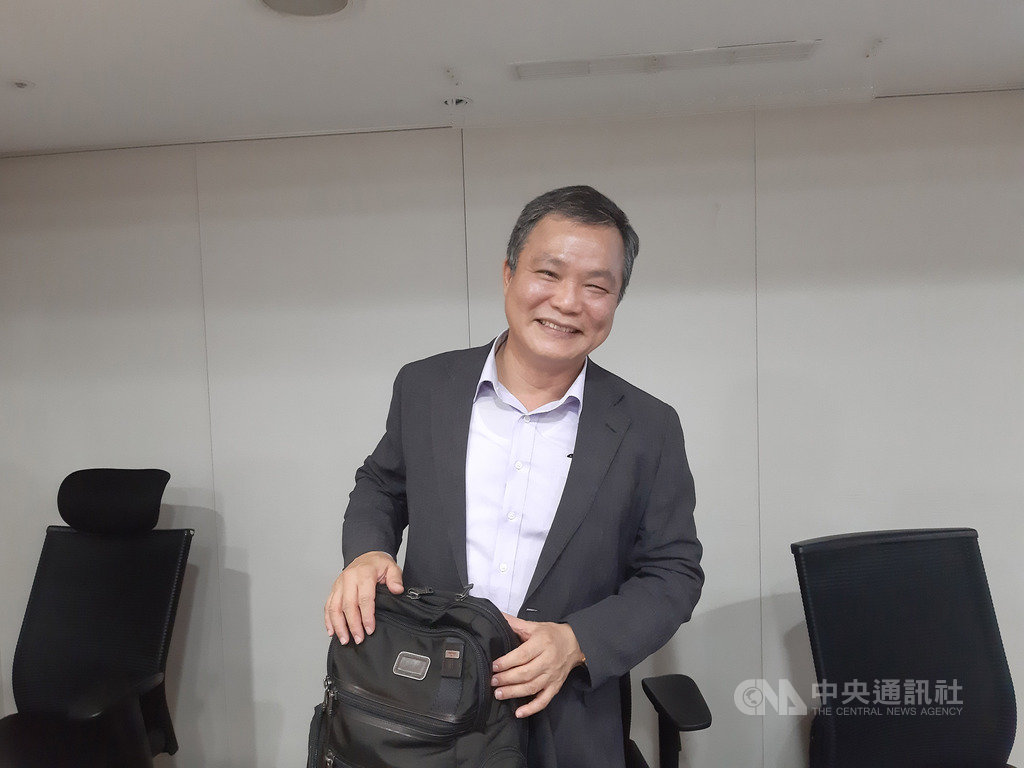上緯國際投資控股公司董事長蔡朝陽22日在法人說明會表示,營運重心將從風場開發移往本土風電零組件供應鏈角色。中央社記者潘智義攝 108年8月22日