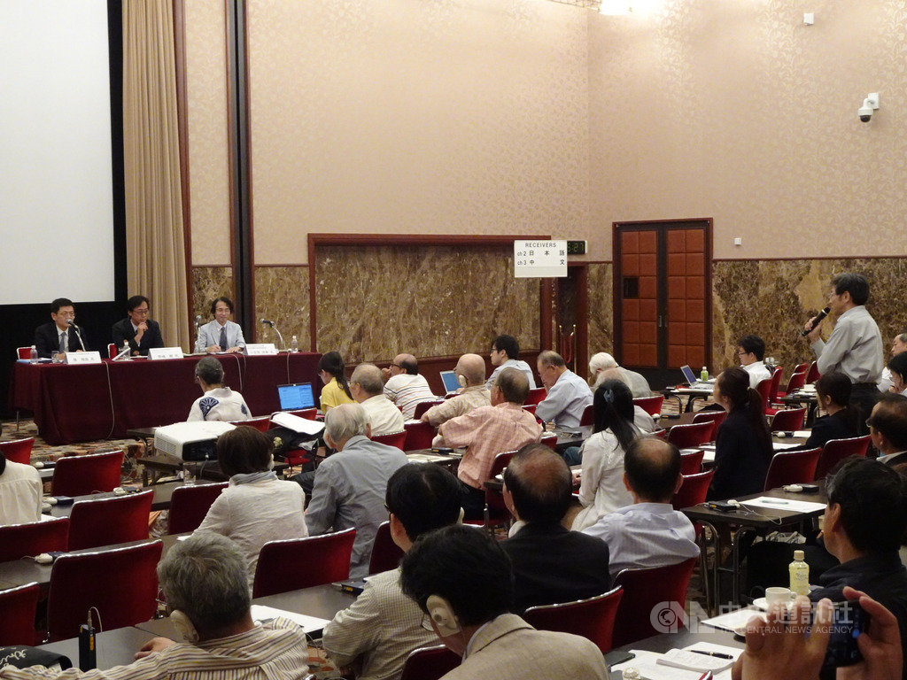 日本一般財團法人亞洲調查會在東京舉辦以「現代台灣社會的變遷-社會的意識變化與軟實力的魅力」為題的國際研討會,日本媒體人關注台灣總統大選及台灣媒體生態。中央社記者楊明珠東京攝 108年8月22日
