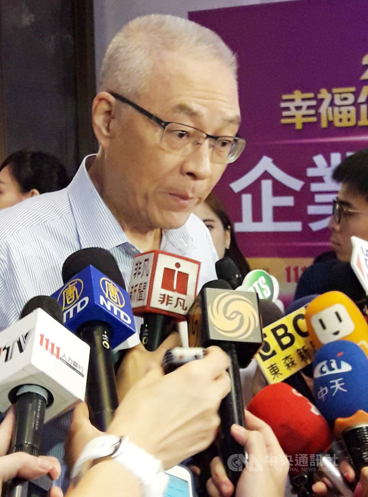 鴻海創辦人郭台銘、台北市長柯文哲、立法院前院長王金平23日首度在公開場合同框,備受關注。對此,國民黨主席吳敦義(圖)表示,郭柯王沒有談政治,也不談選舉,他們是很有智慧的人。中央社記者范正祥攝 108年8月23日