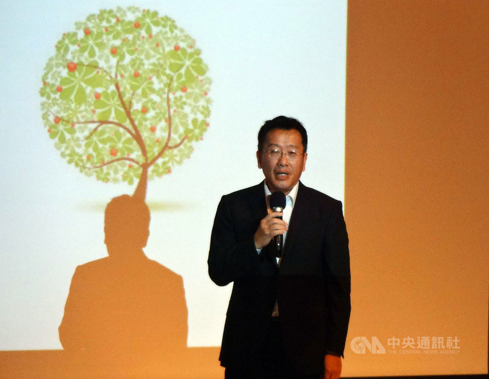 2019南方領袖教育學院系列座談23日來到最後一天,金管會主委顧立雄下午應邀南下高雄出席,和與會來賓分享「公司治理與企業社會責任」。中央社記者陳朝福攝 108年8月23日