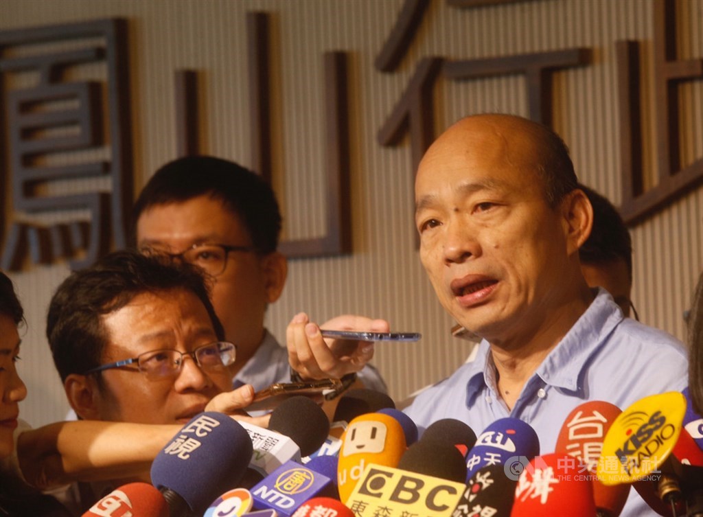 國民黨總統參選人韓國瑜面對內憂外患,國民黨輔選人士強調,「換瑜」不可能。(中央社檔案照片)